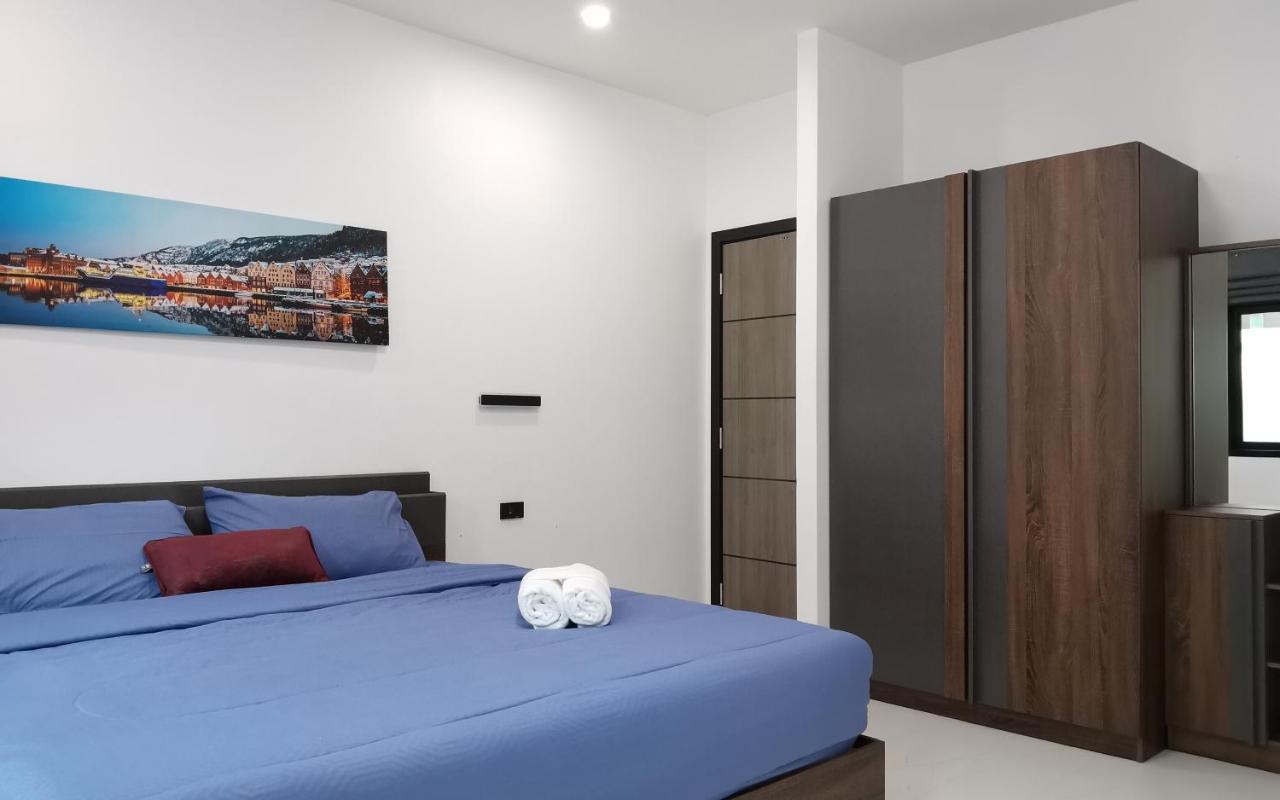 Private Pool Villa With Jacuzzi At Royal Park Village - Walk To The Beach - 6 People - Max 3 Males (Adults Only) Praia de Jomtien Exterior foto