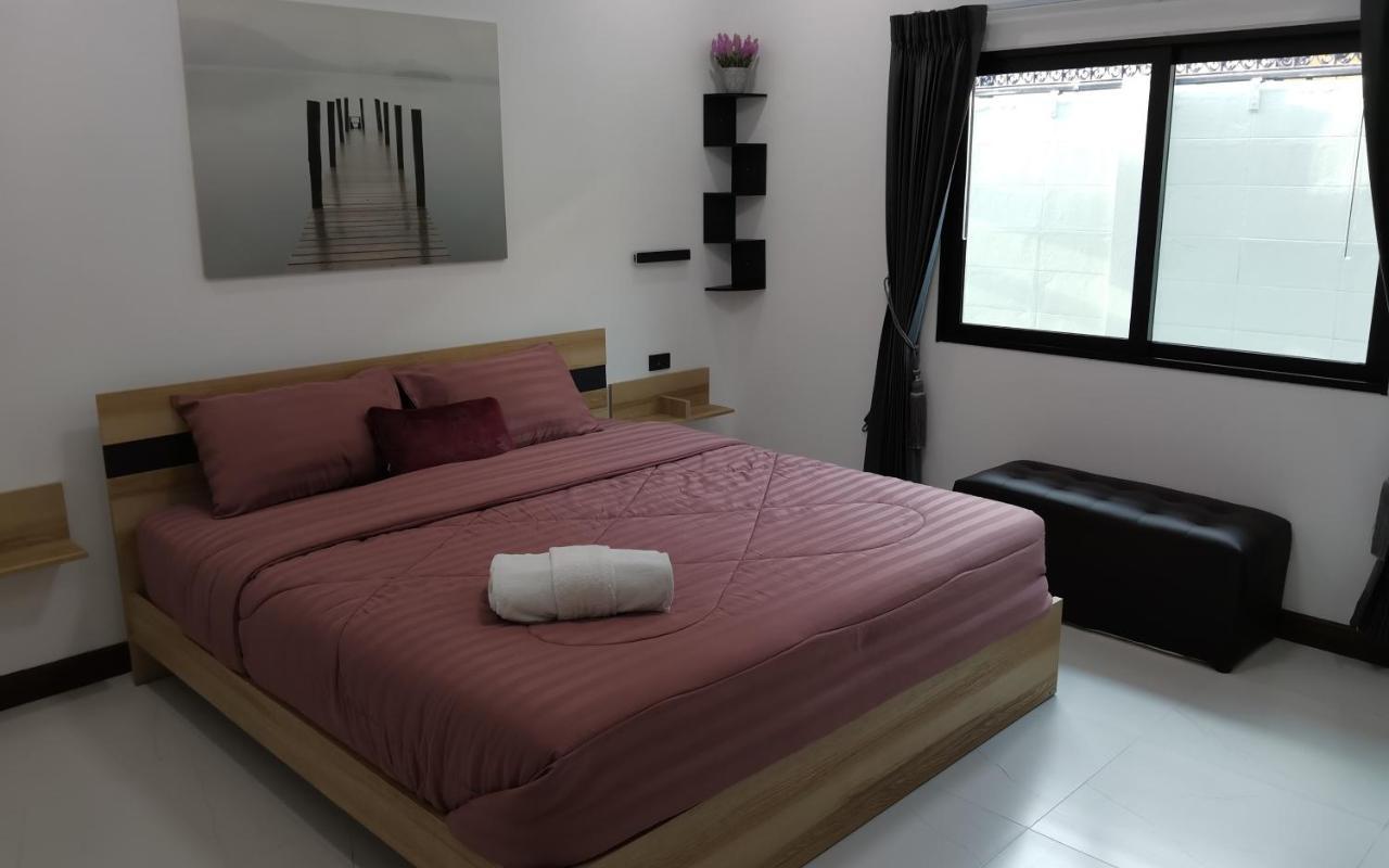Private Pool Villa With Jacuzzi At Royal Park Village - Walk To The Beach - 6 People - Max 3 Males (Adults Only) Praia de Jomtien Exterior foto