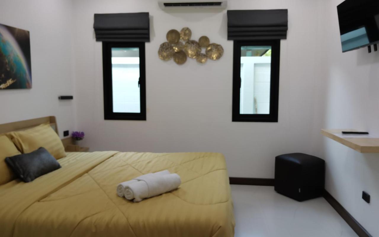 Private Pool Villa With Jacuzzi At Royal Park Village - Walk To The Beach - 6 People - Max 3 Males (Adults Only) Praia de Jomtien Exterior foto