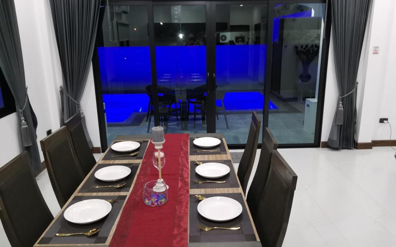Private Pool Villa With Jacuzzi At Royal Park Village - Walk To The Beach - 6 People - Max 3 Males (Adults Only) Praia de Jomtien Exterior foto